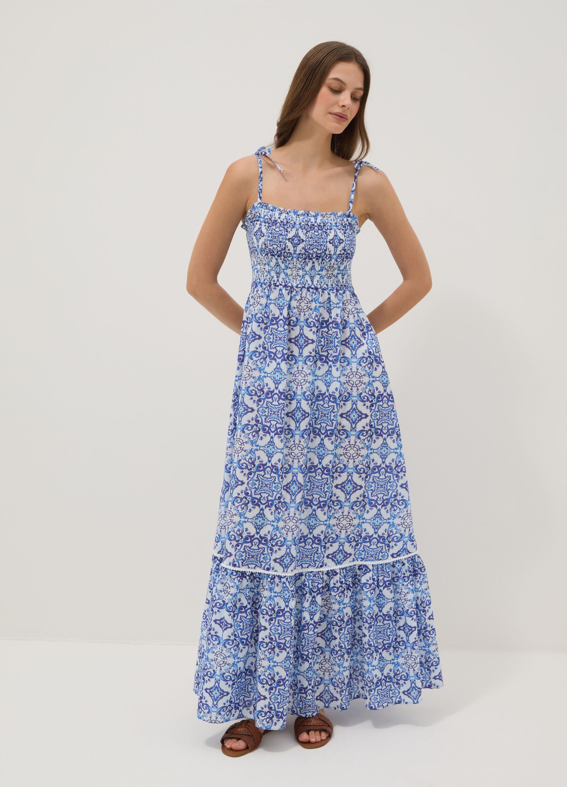 Abito lungo blu in puro cotone con spalline annodate
