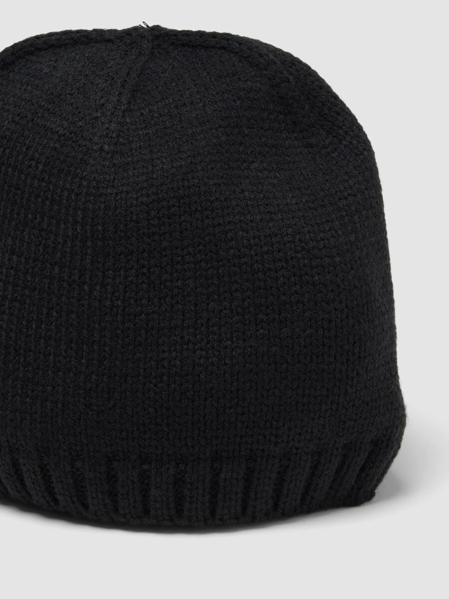 Cappello nero a costine_2