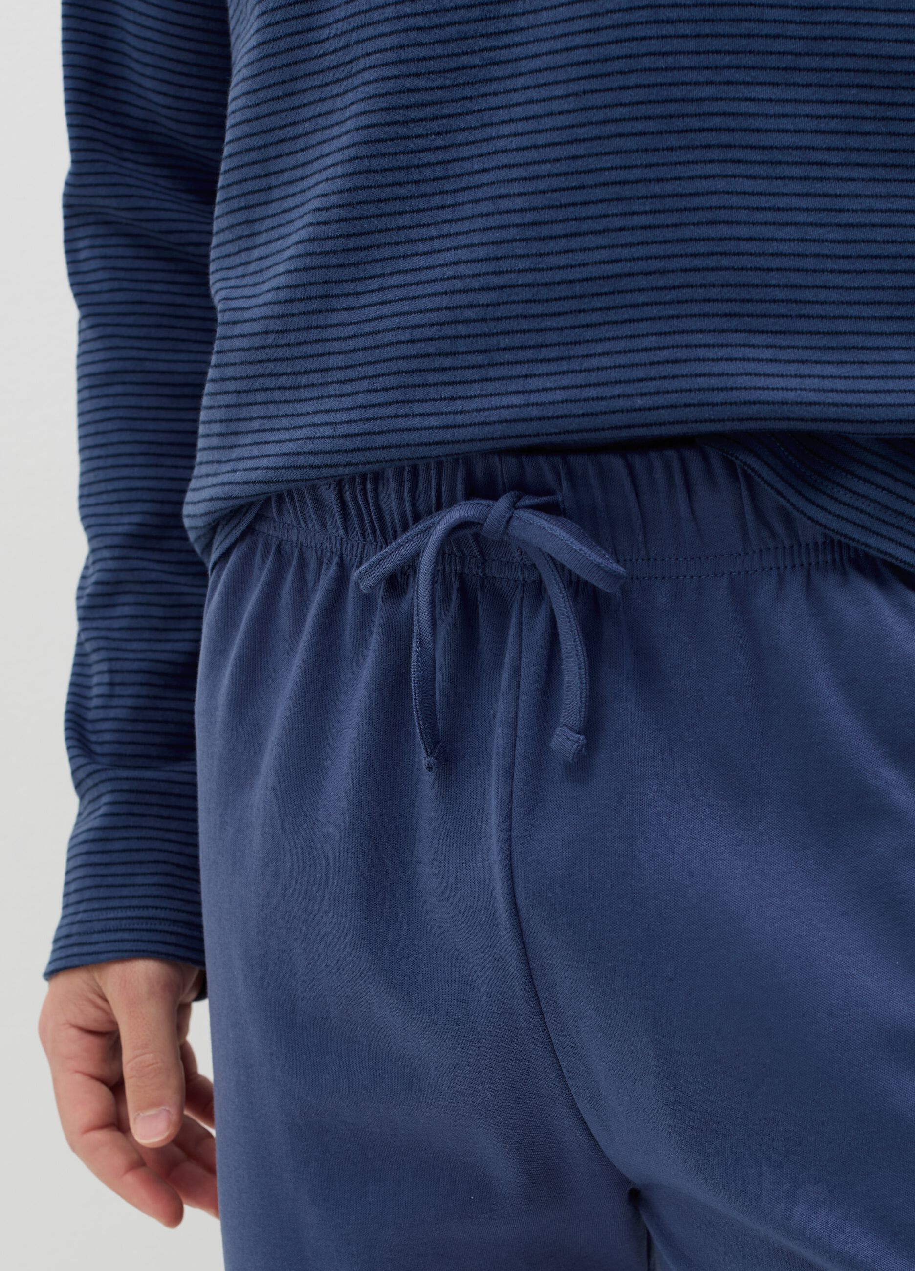 Pigiama in cotone con top a righe sottili