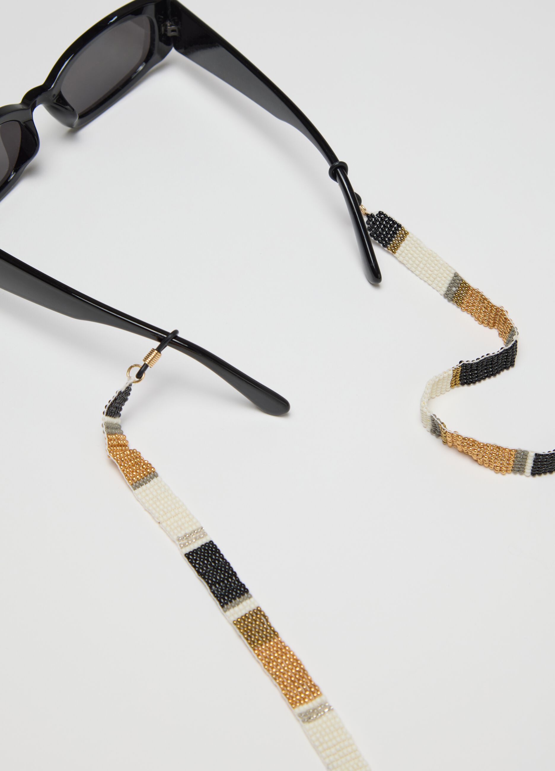 Glasses chain with multicoloured details