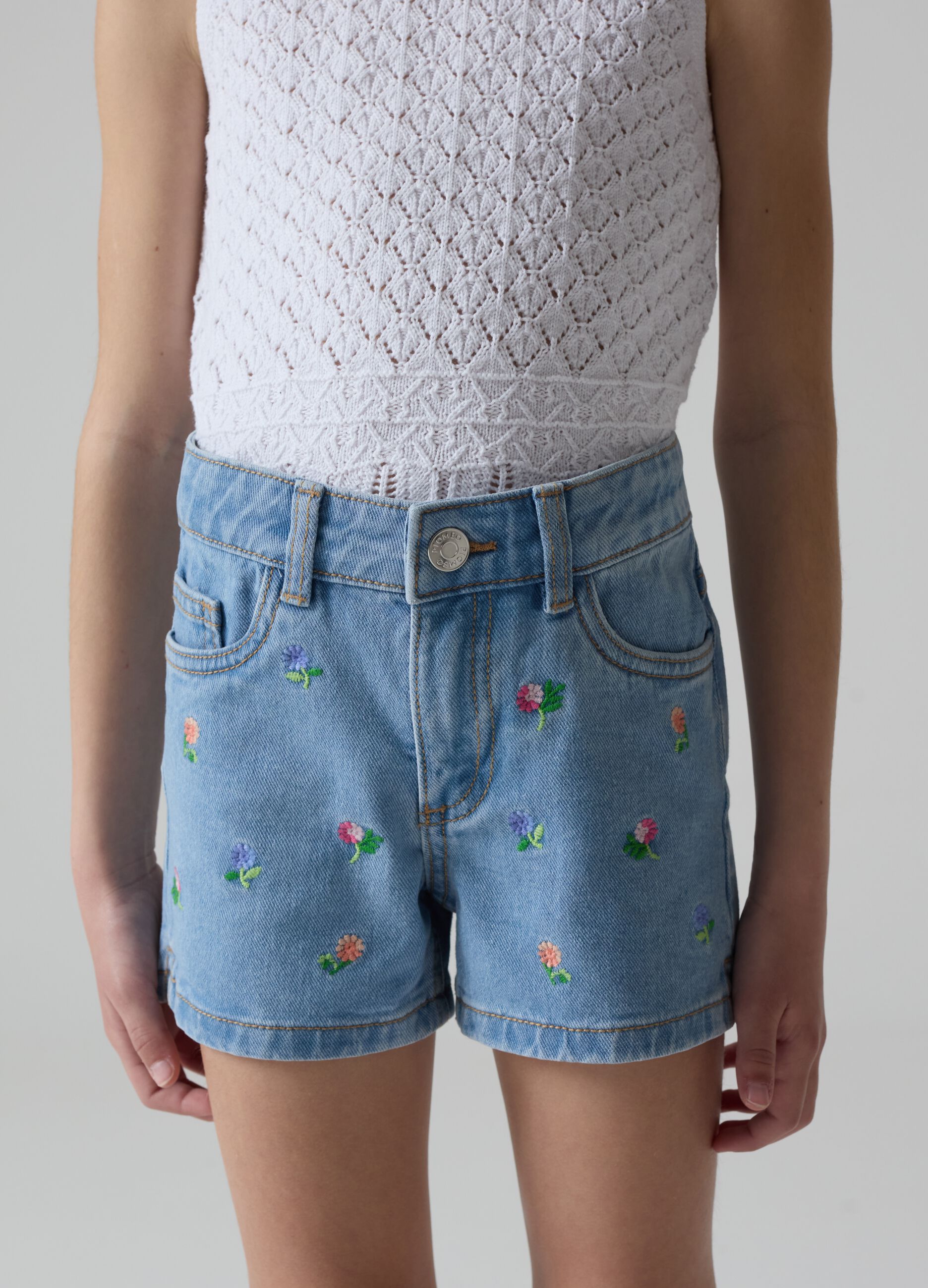 Denim shorts with flowers embroidery