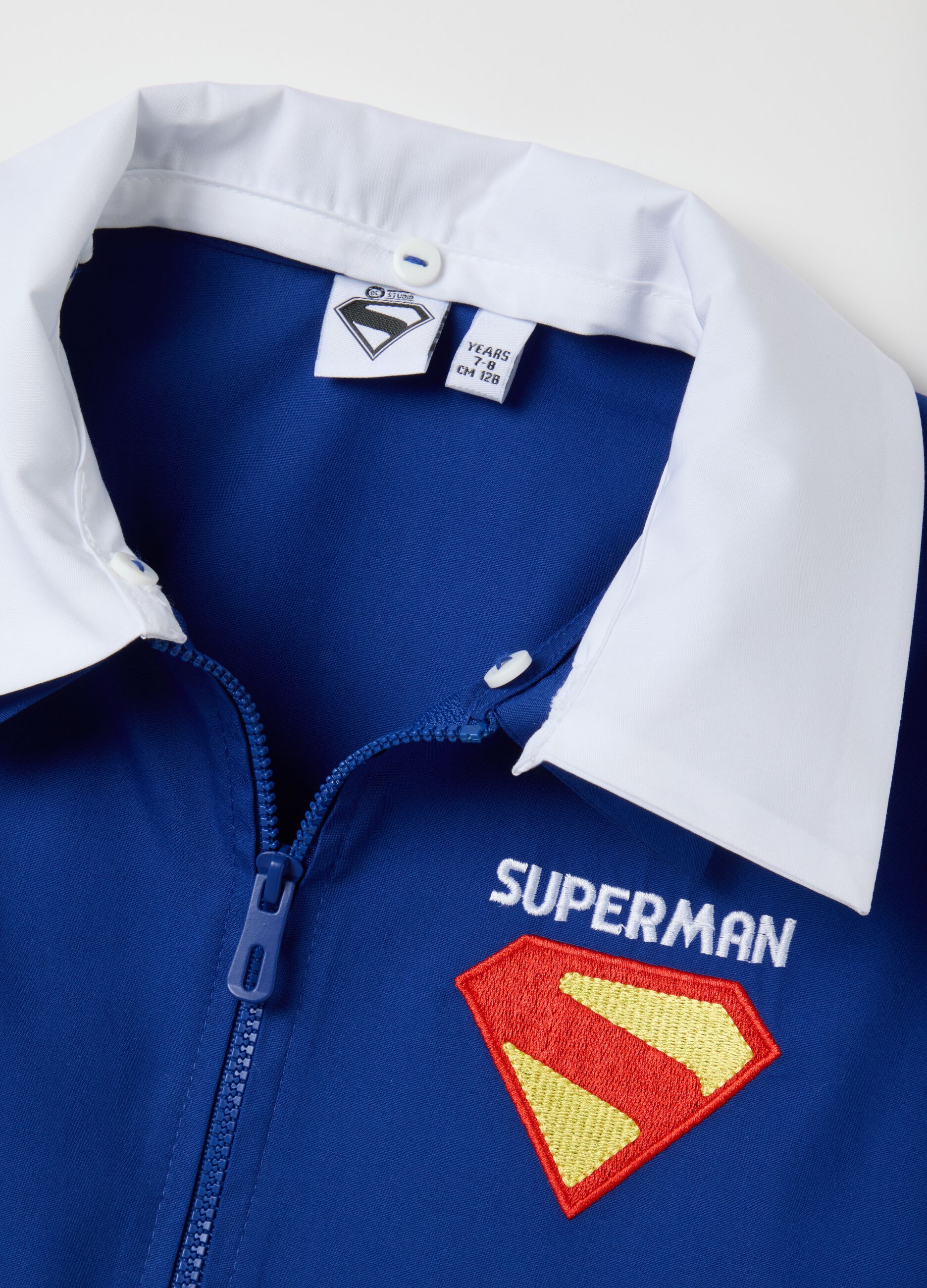 Grembiule da bambino in misto cotone blu con ricamo Superman