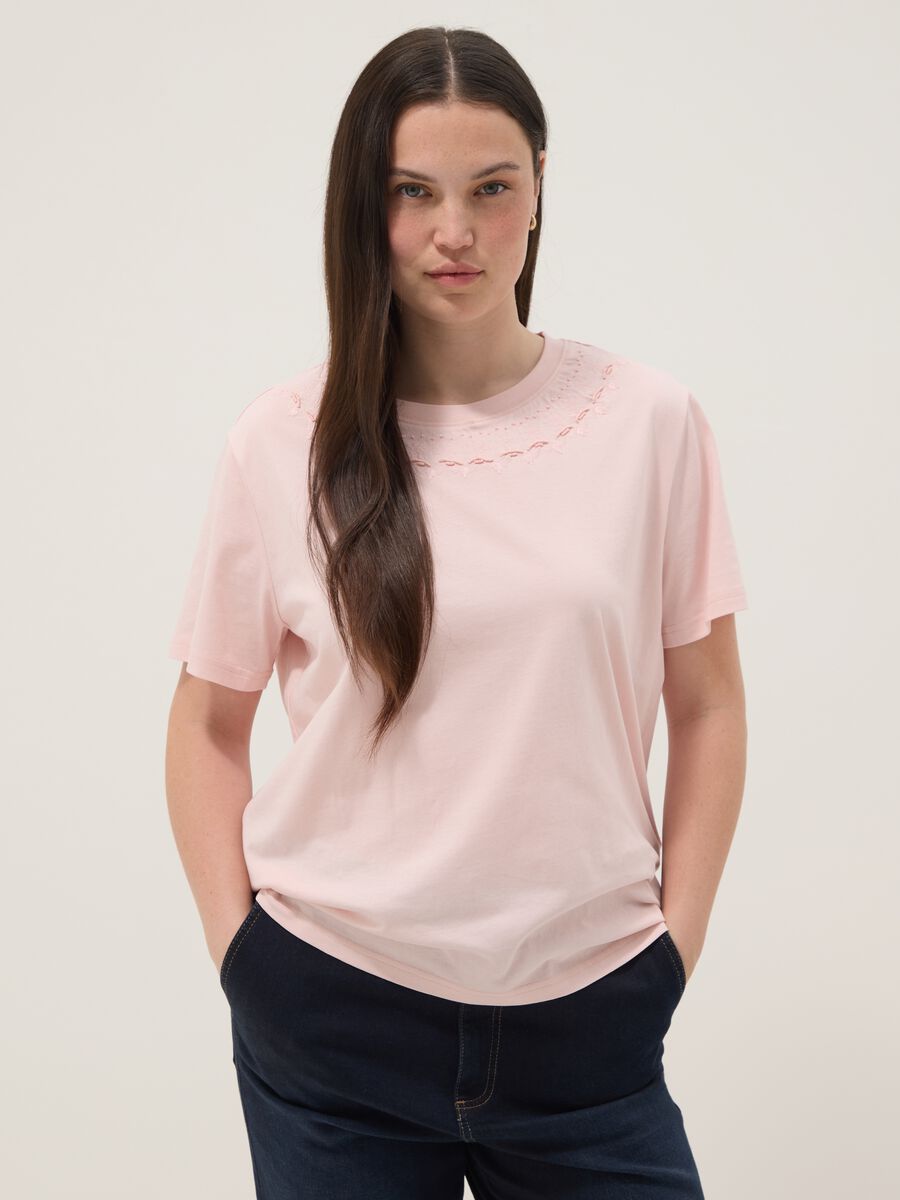 Pink pure cotton T-shirt with embroidered neckline_1