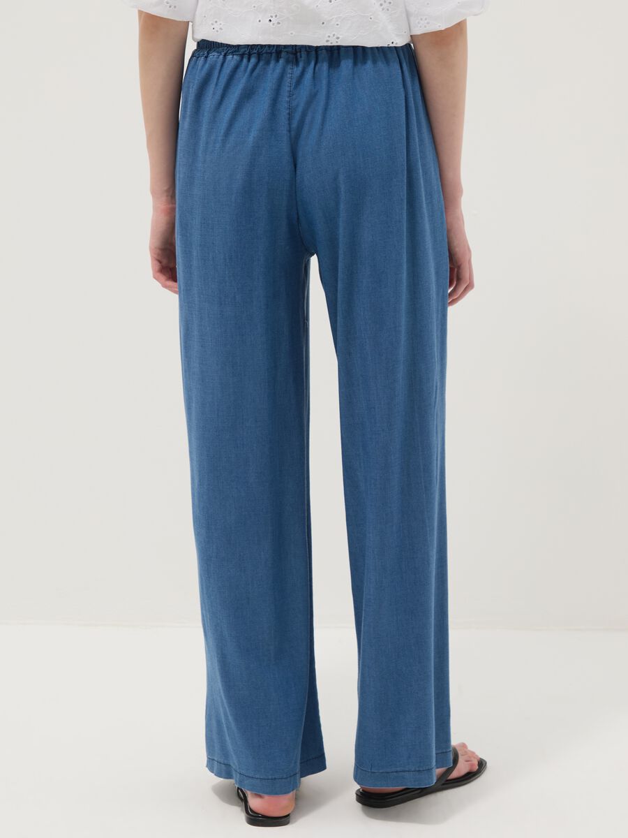 Pantaloni blu in puro lyocell a gamba ampia regular fit_2