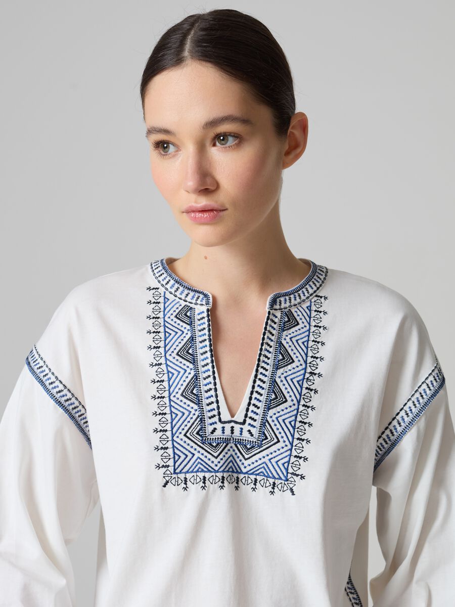 Cotton T-shirt with ethnic embroidery_0