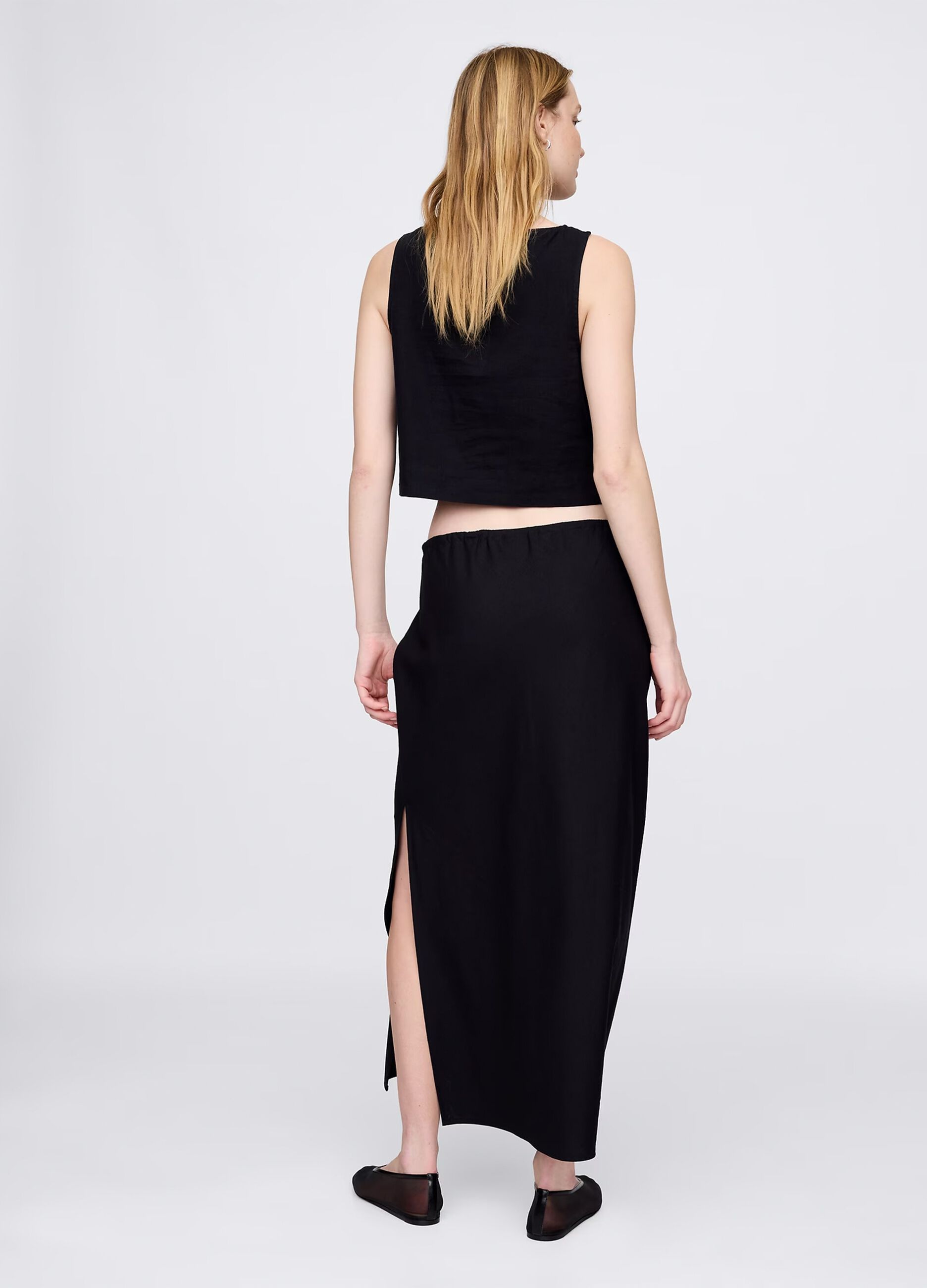 Long black skirt in linen and viscose