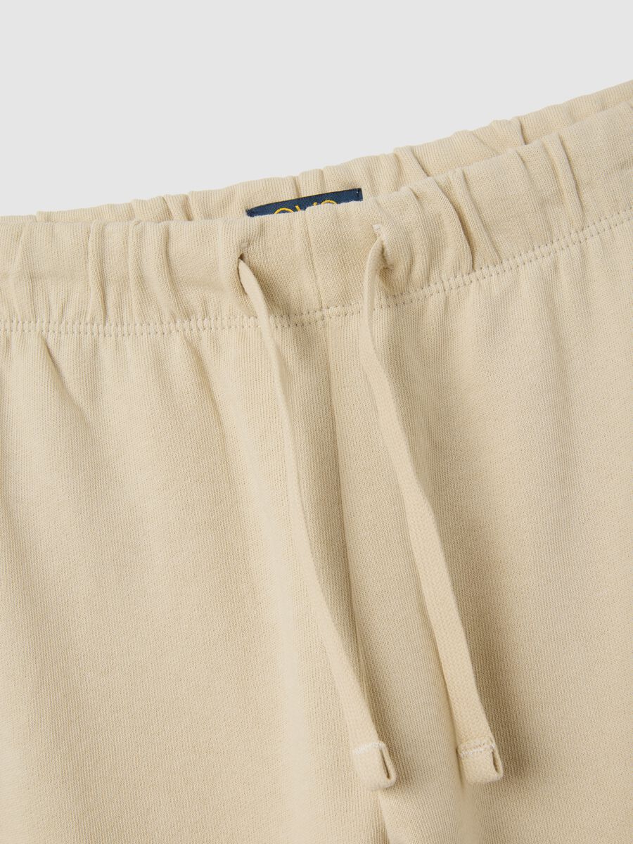 Children's beige regular fit jogger trousers in pure cotton_2
