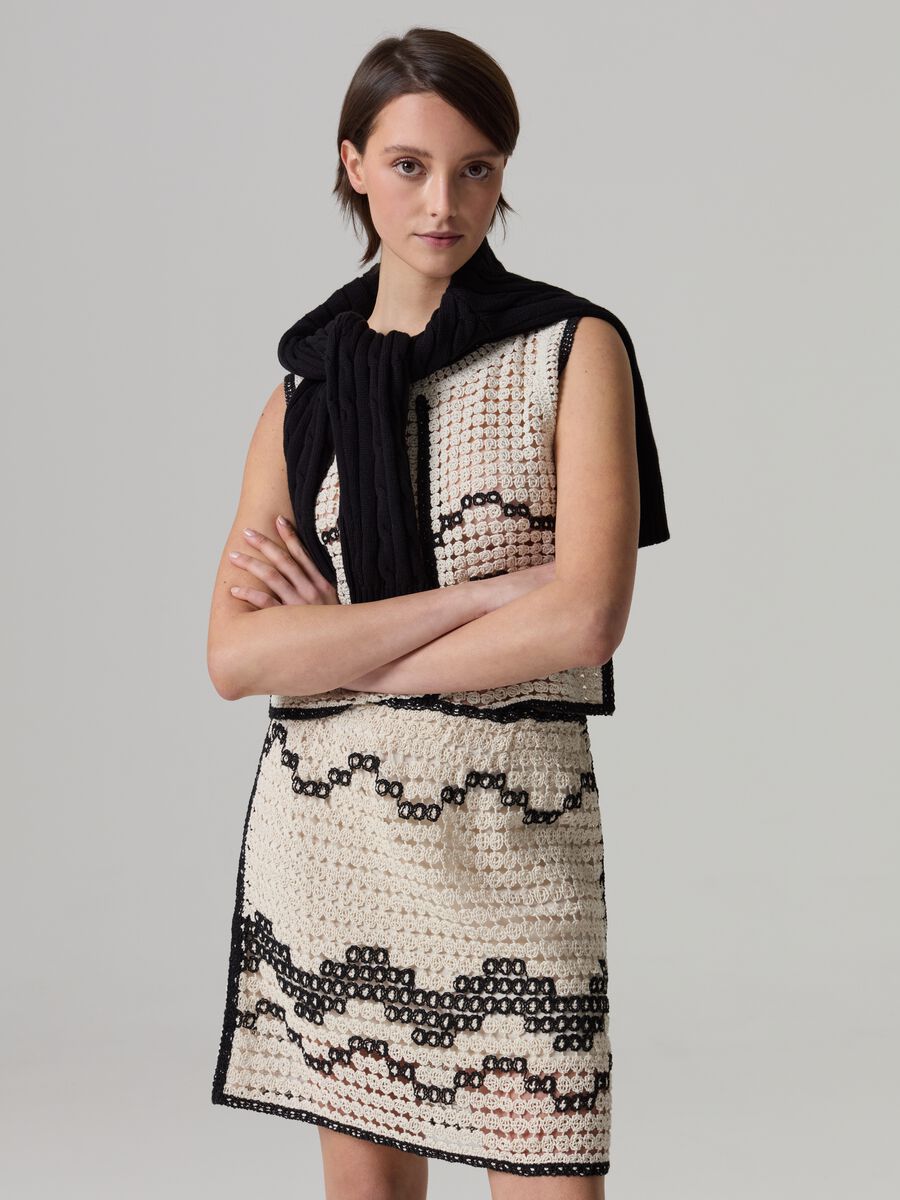 Crochet miniskirt with wavy motif_0