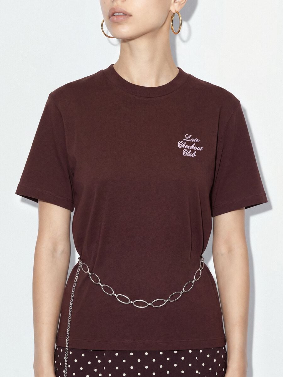 T-shirt marrone relaxed fit in puro cotone con scritta ricamata_3