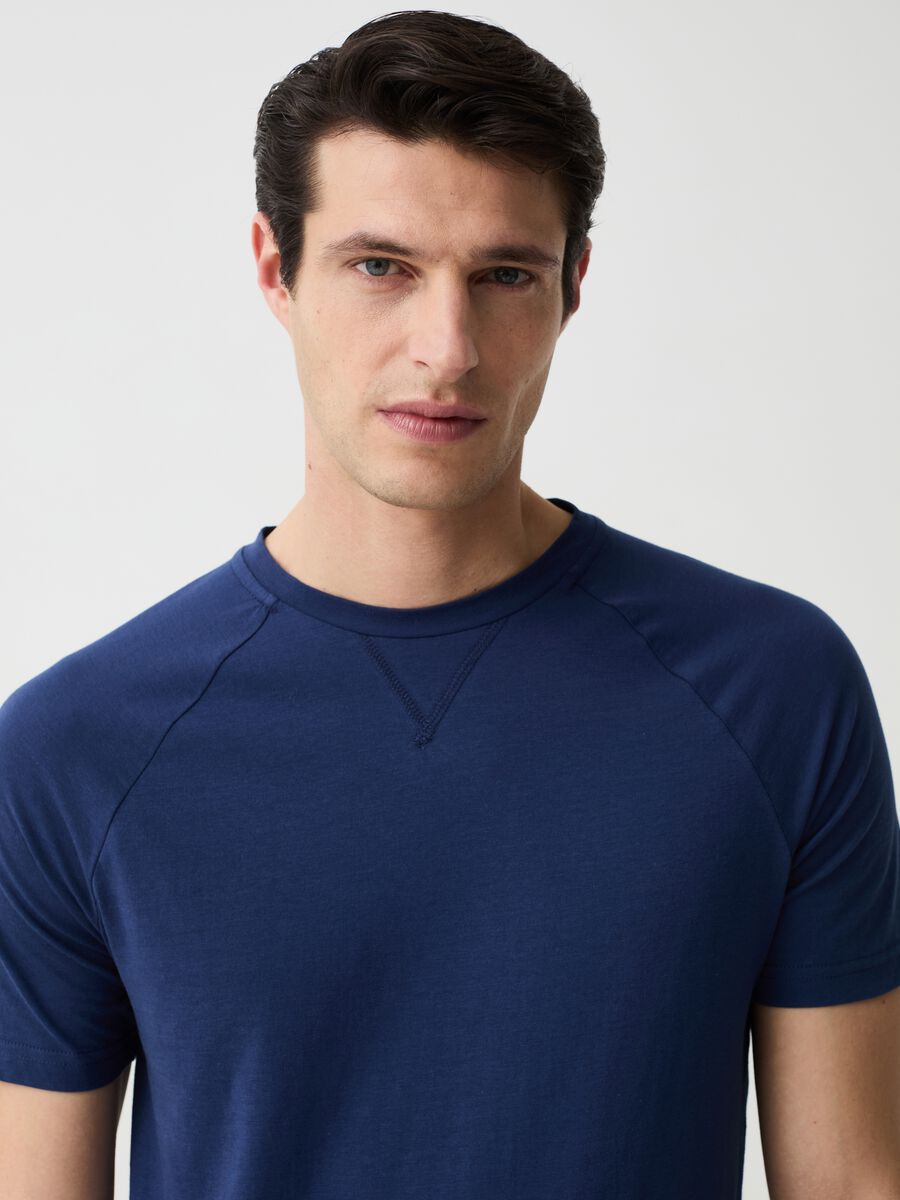 Short pyjamas with round neck with V detail_1