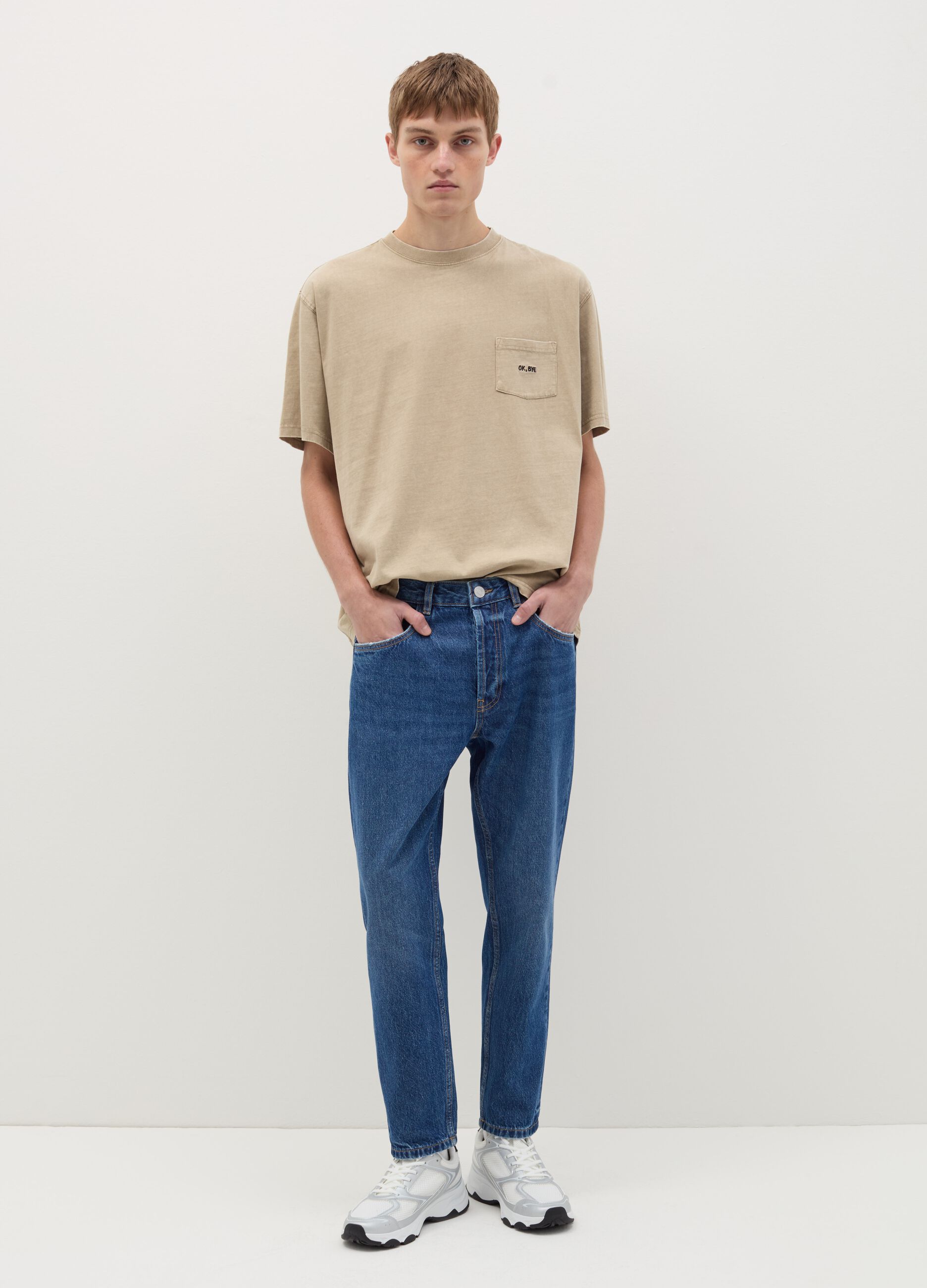 T-shirt with embroidered pocket