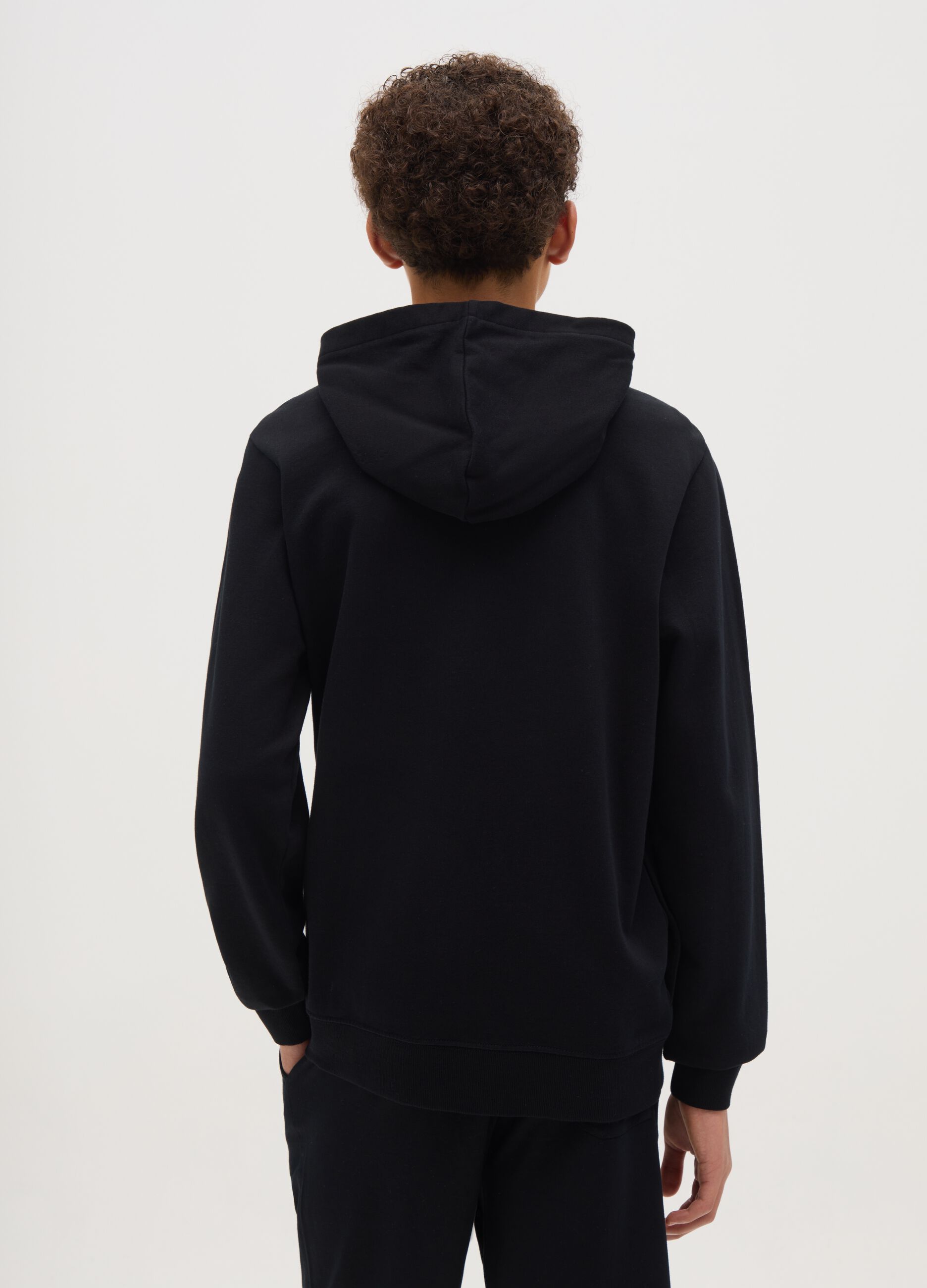 Essential full-zip sweatshirt with hood