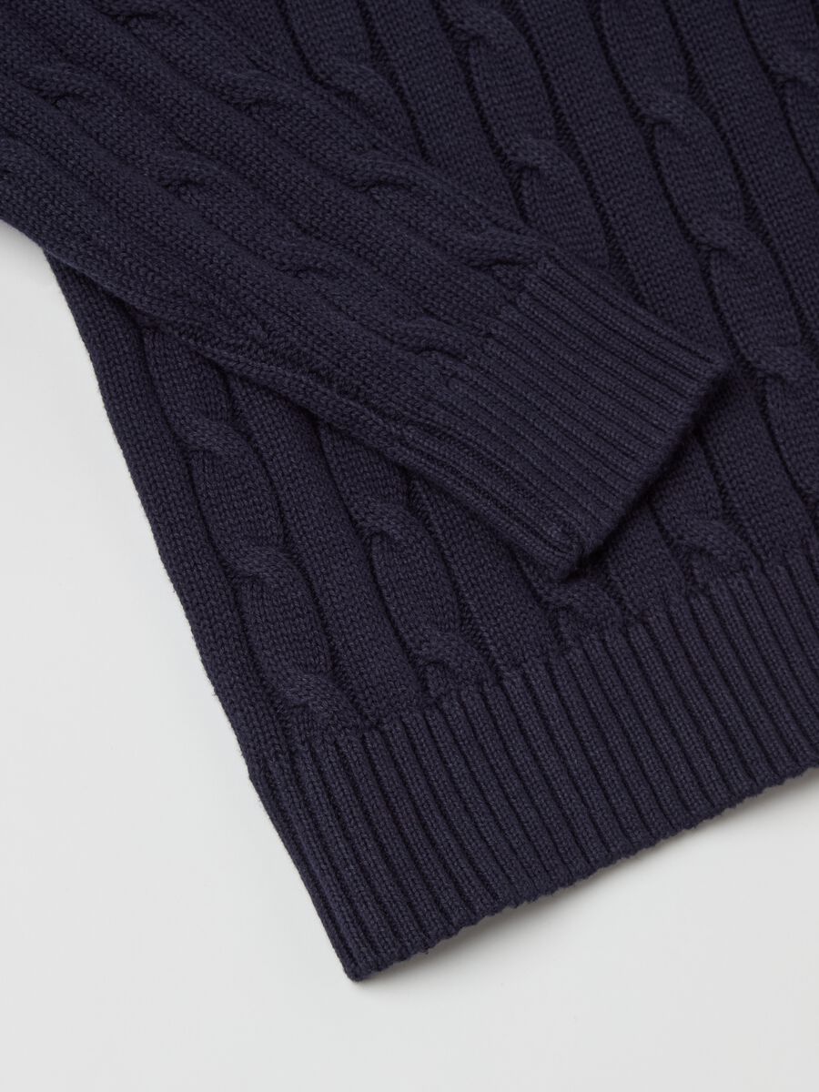 Cable-knit pullover with V neck_5
