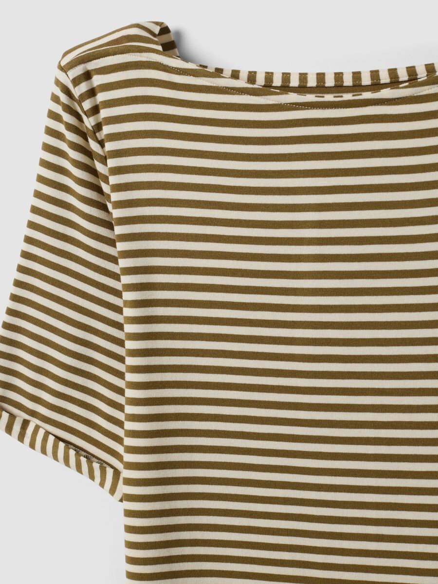 T-shirt bianca in viscosa elasticizzato a righe_5