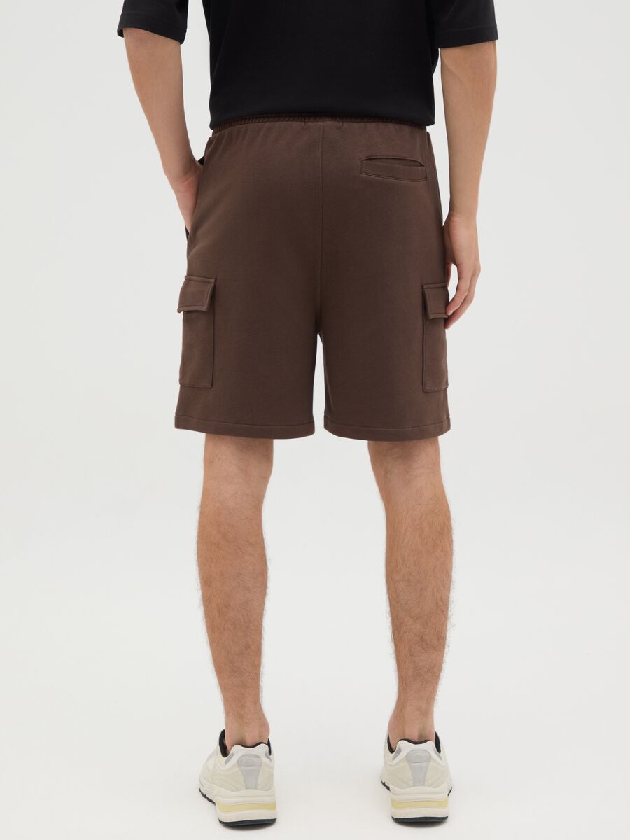 Men's brown cotton blend shorts with relaxed fit_3