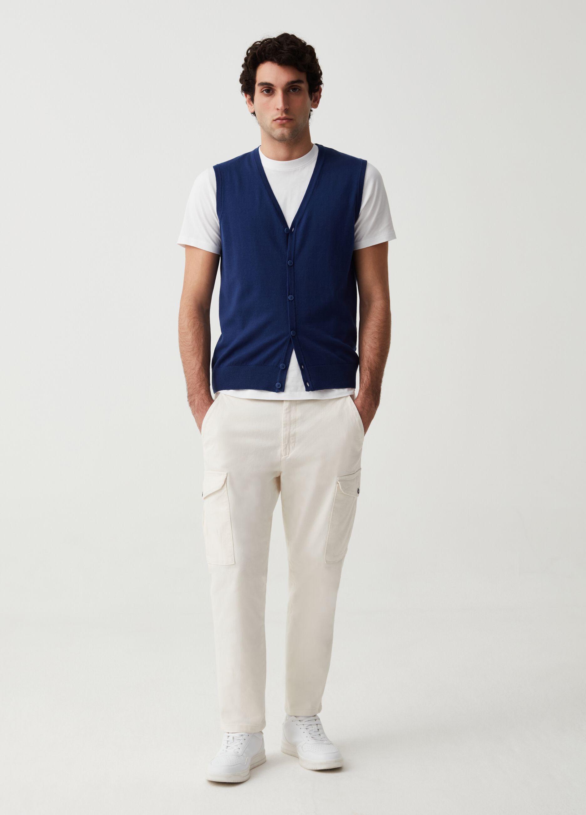 Gilet con scollo a V e bottoni