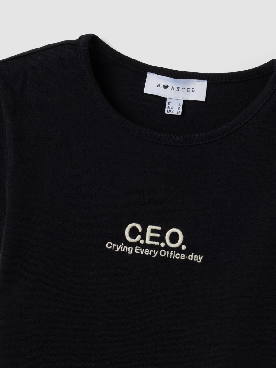 T-shirt nera in puro cotone a girocollo con scritta_6