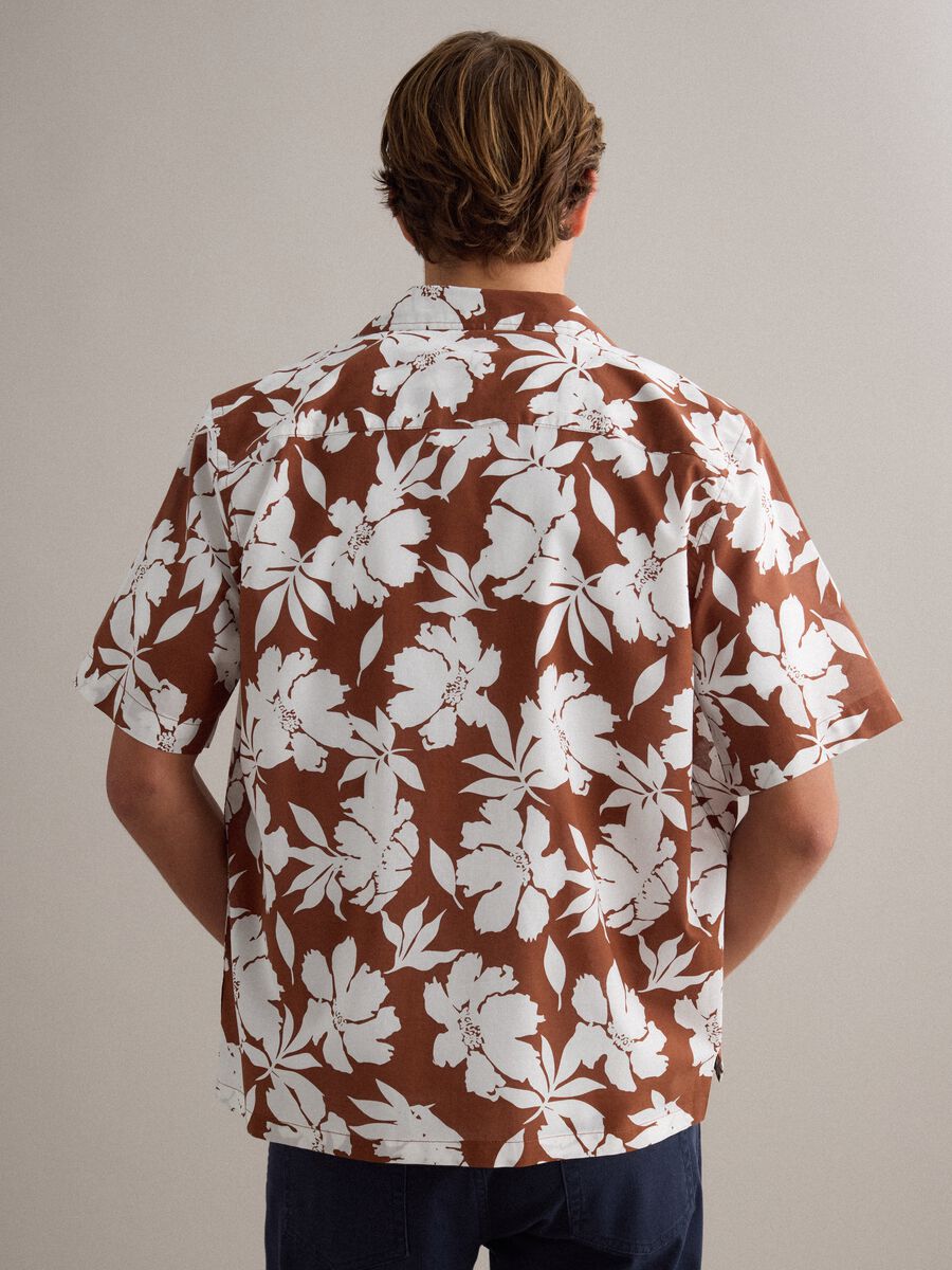 Camicia in puro cotone multicolor regular fit con motivo floreale_3