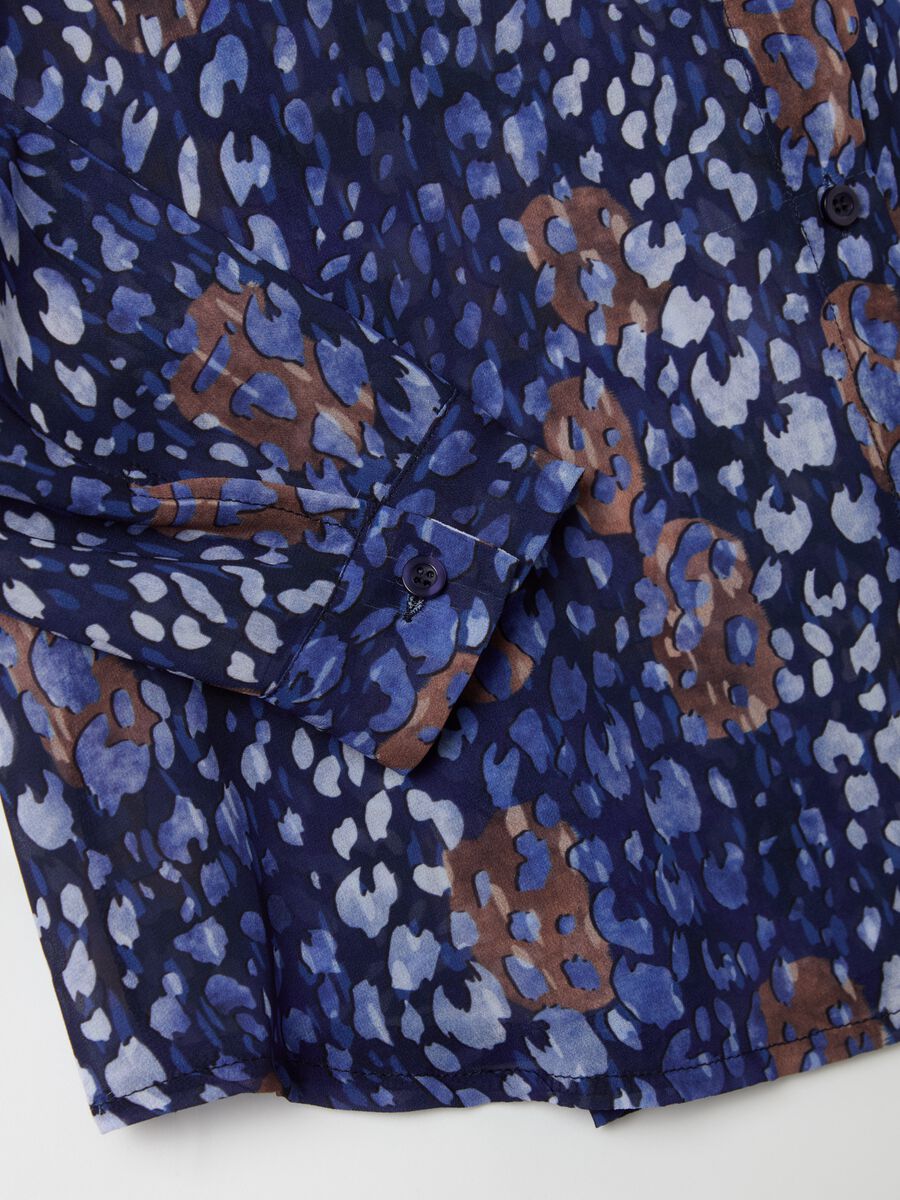 Shirt with patterned print_5