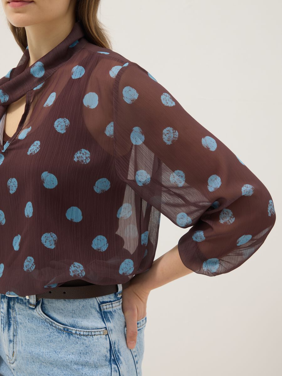 Blusa con maniche lunghe multicolor a pois regular fit_3
