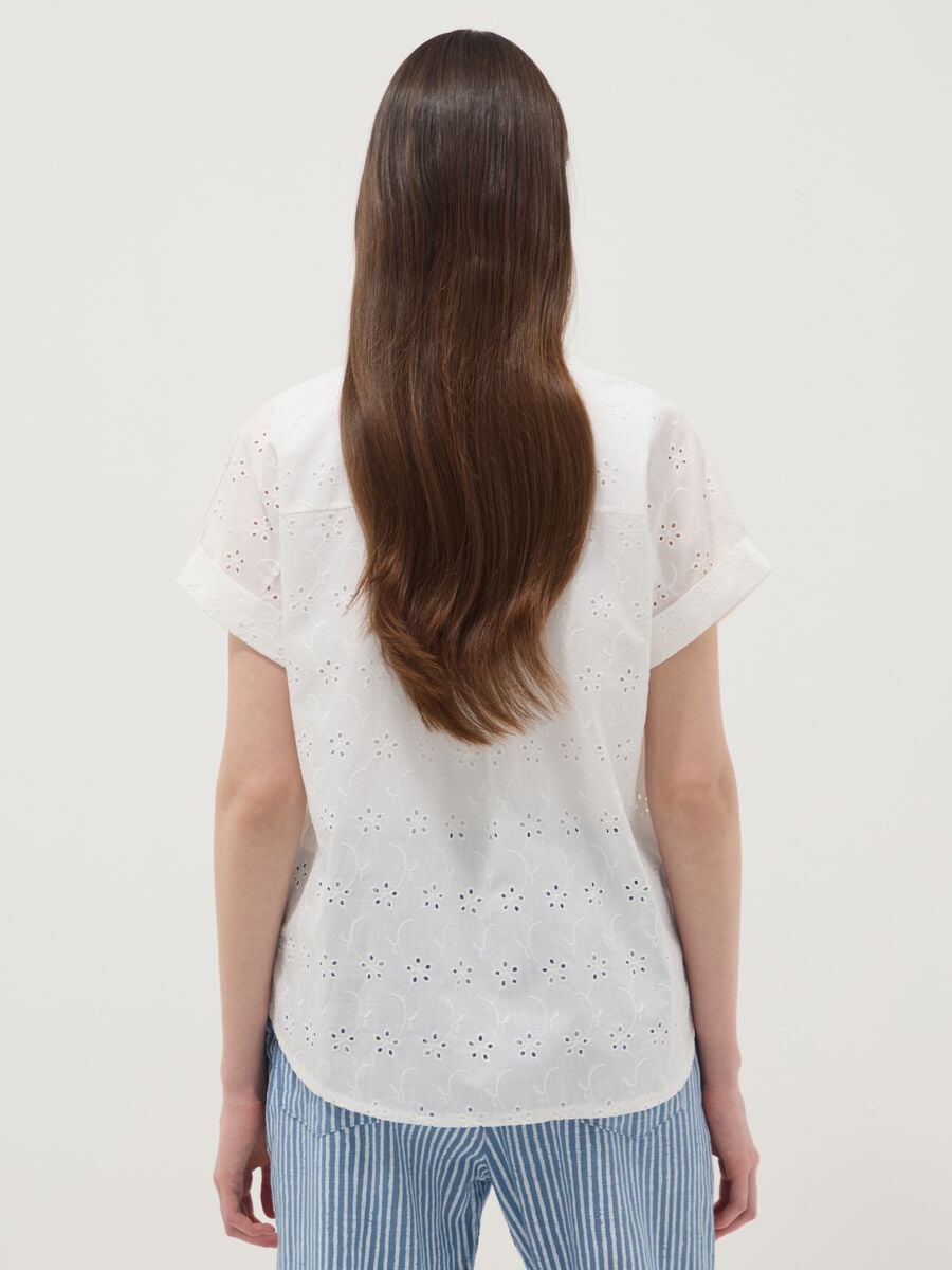 Camicia bianca in puro cotone a maniche corte traforata regular fit_3