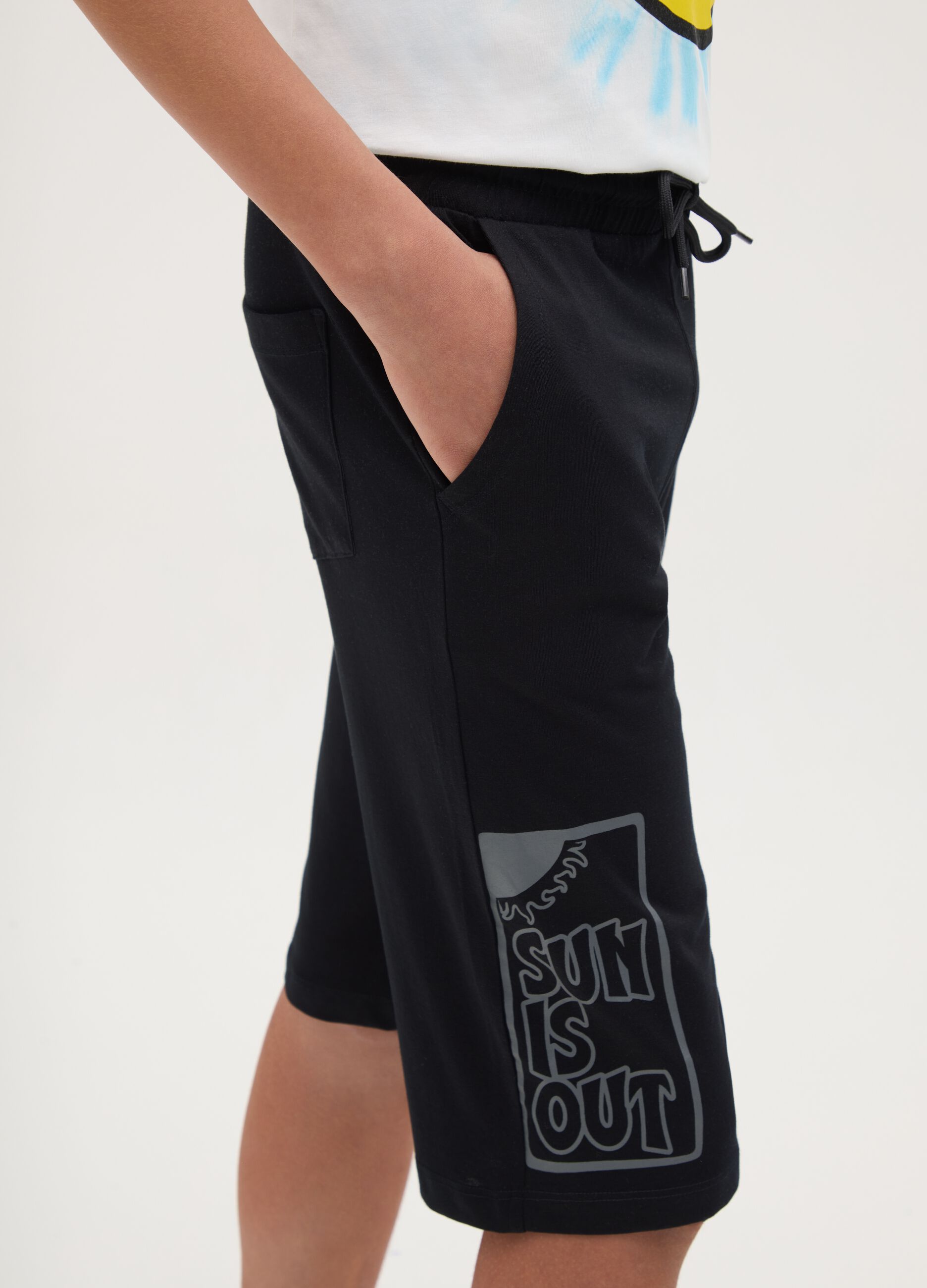 Bermuda da ragazzo in puro cotone nero regular fit