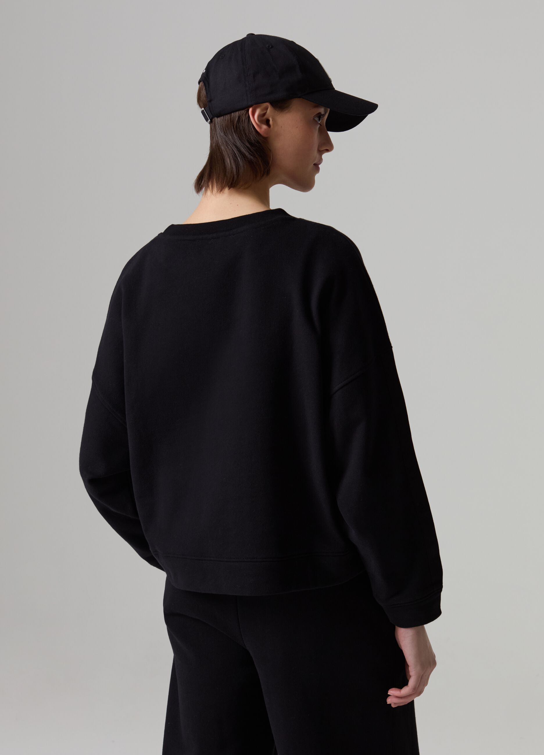 Felpa oversize con scollo rotondo