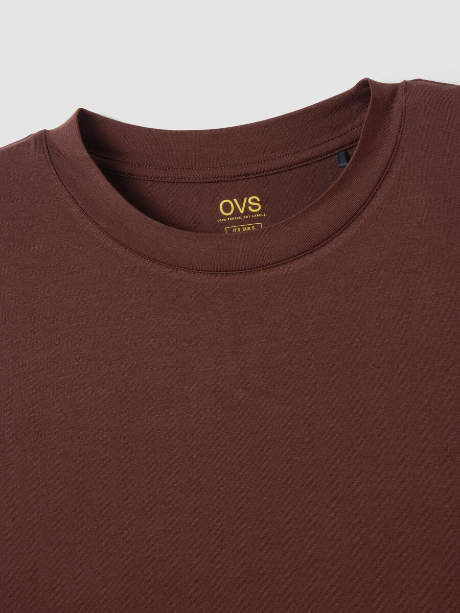 Brown short-sleeved stretch viscose T-shirt_5