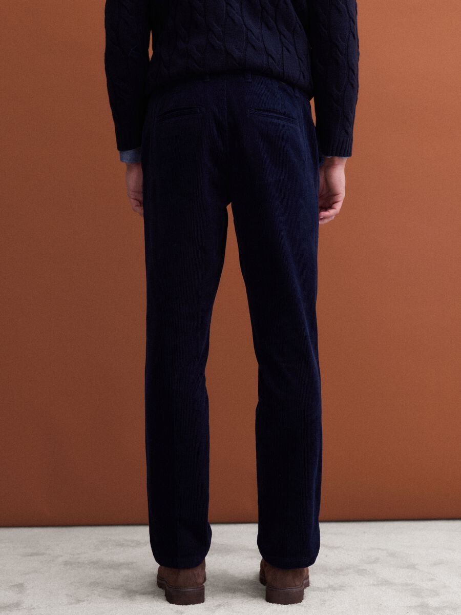 Pantaloni chino blu in cotone elasticizzato a coste regular fit_3