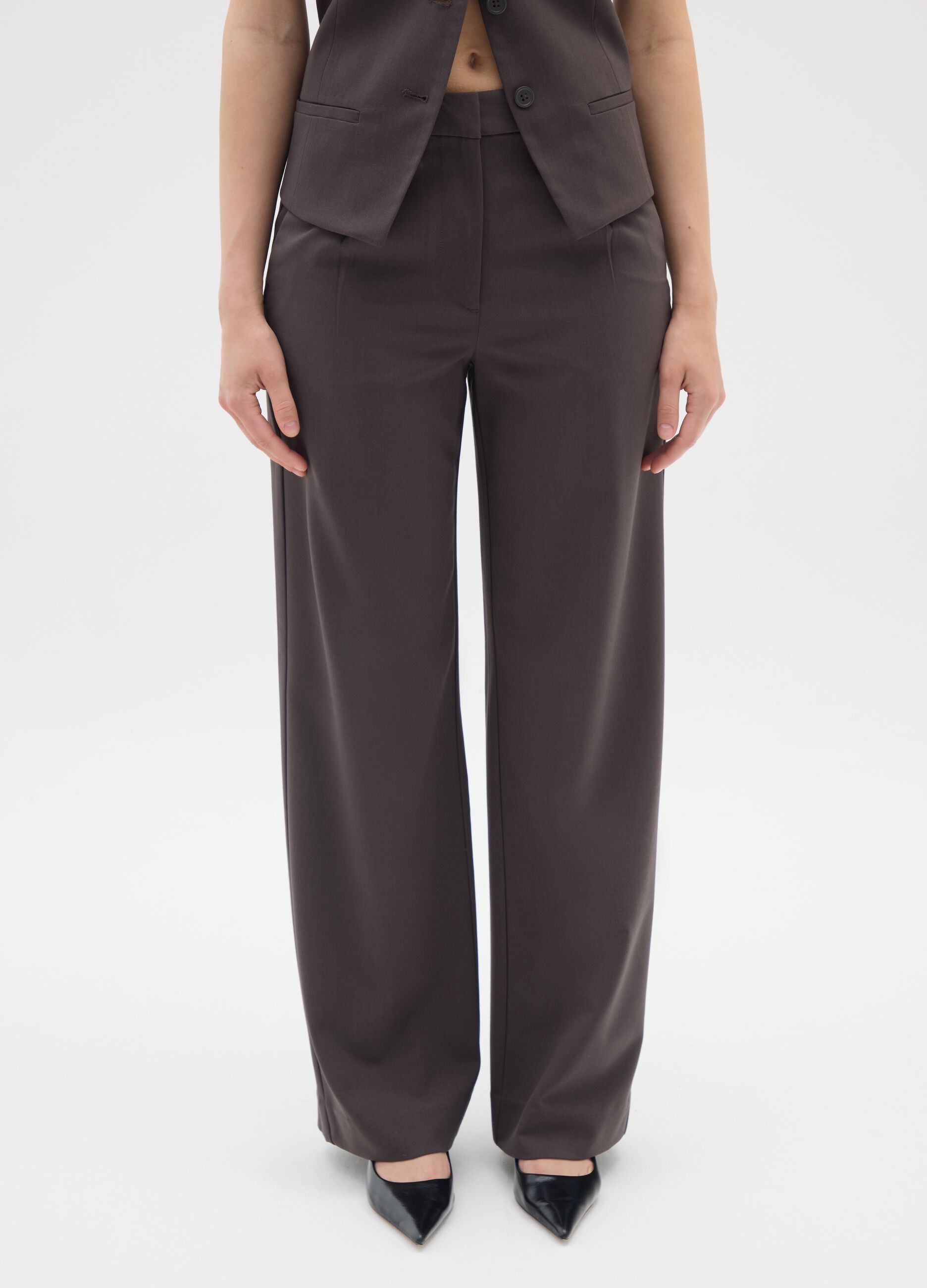 Brown trousers in stretch fabric