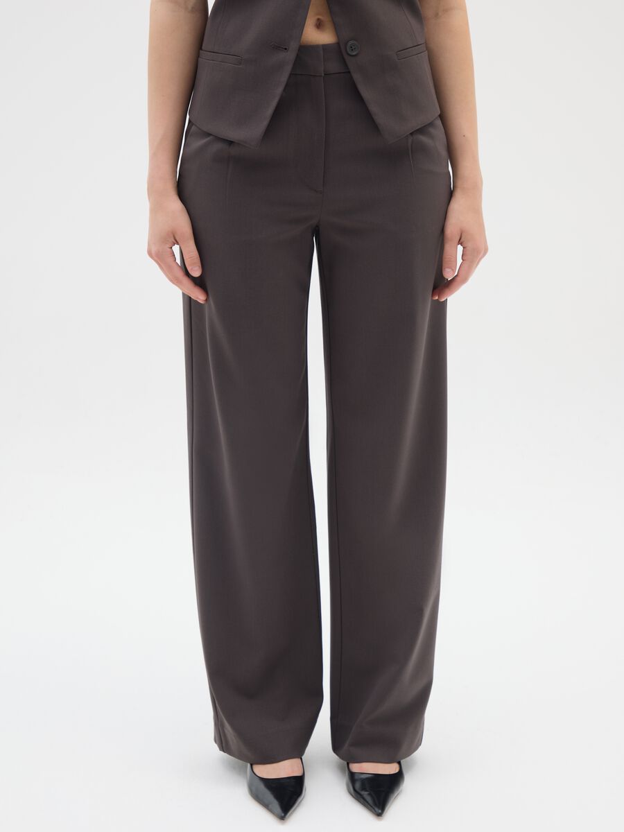 Brown trousers in stretch fabric_1