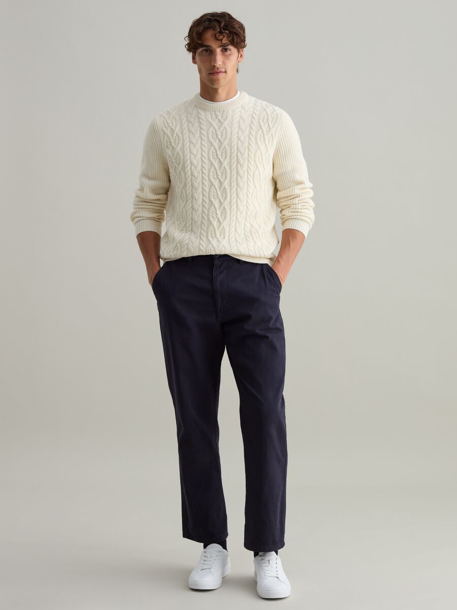 Pullover con lavorazione a trecce_1
