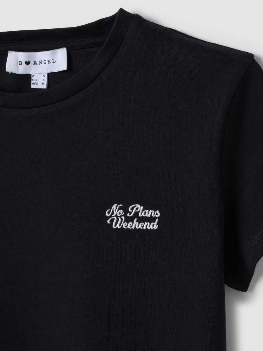 T-shirt crop nera in puro cotone a girocollo con stampa_2