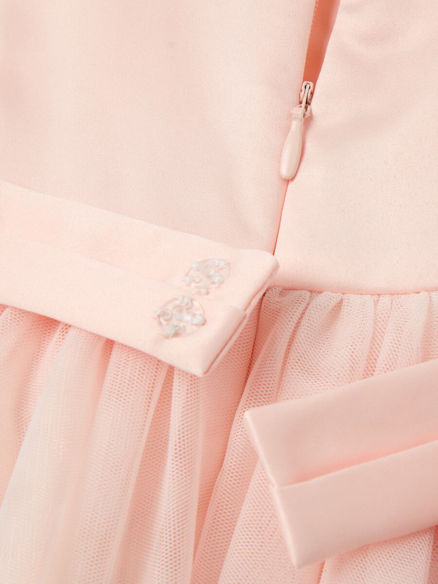 Abito in tulle con applicazione floreale_3