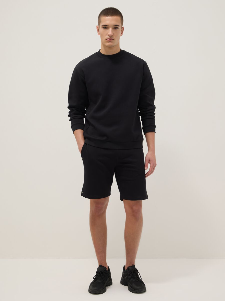 Black cotton-blend Bermuda shorts with elasticated waist, regular fit_0