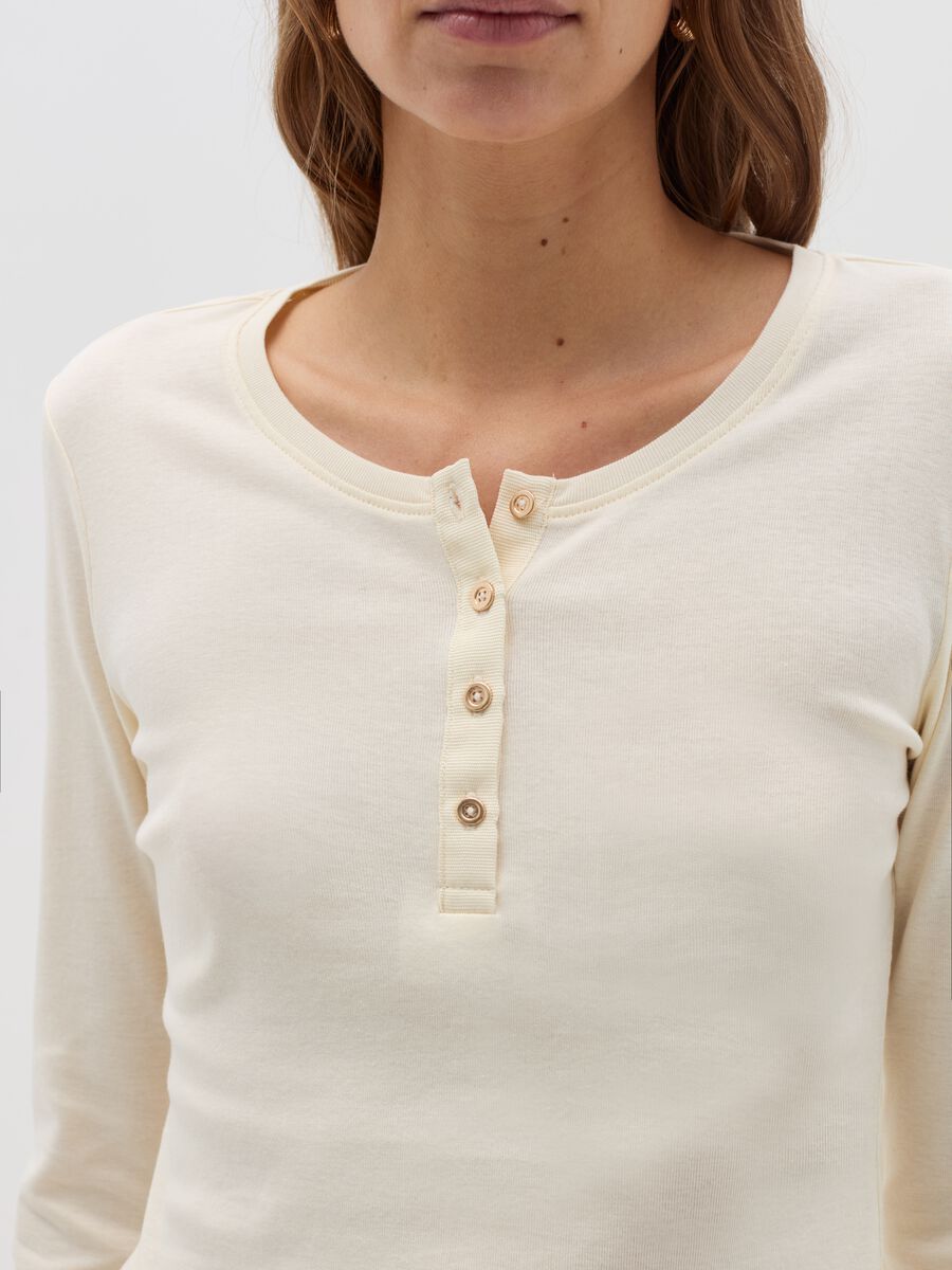 Long-sleeved T-shirt with granddad neckline_2