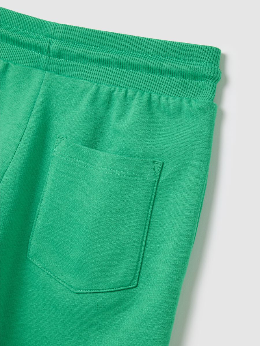 Regular fit green kids' cotton shorts with print_3