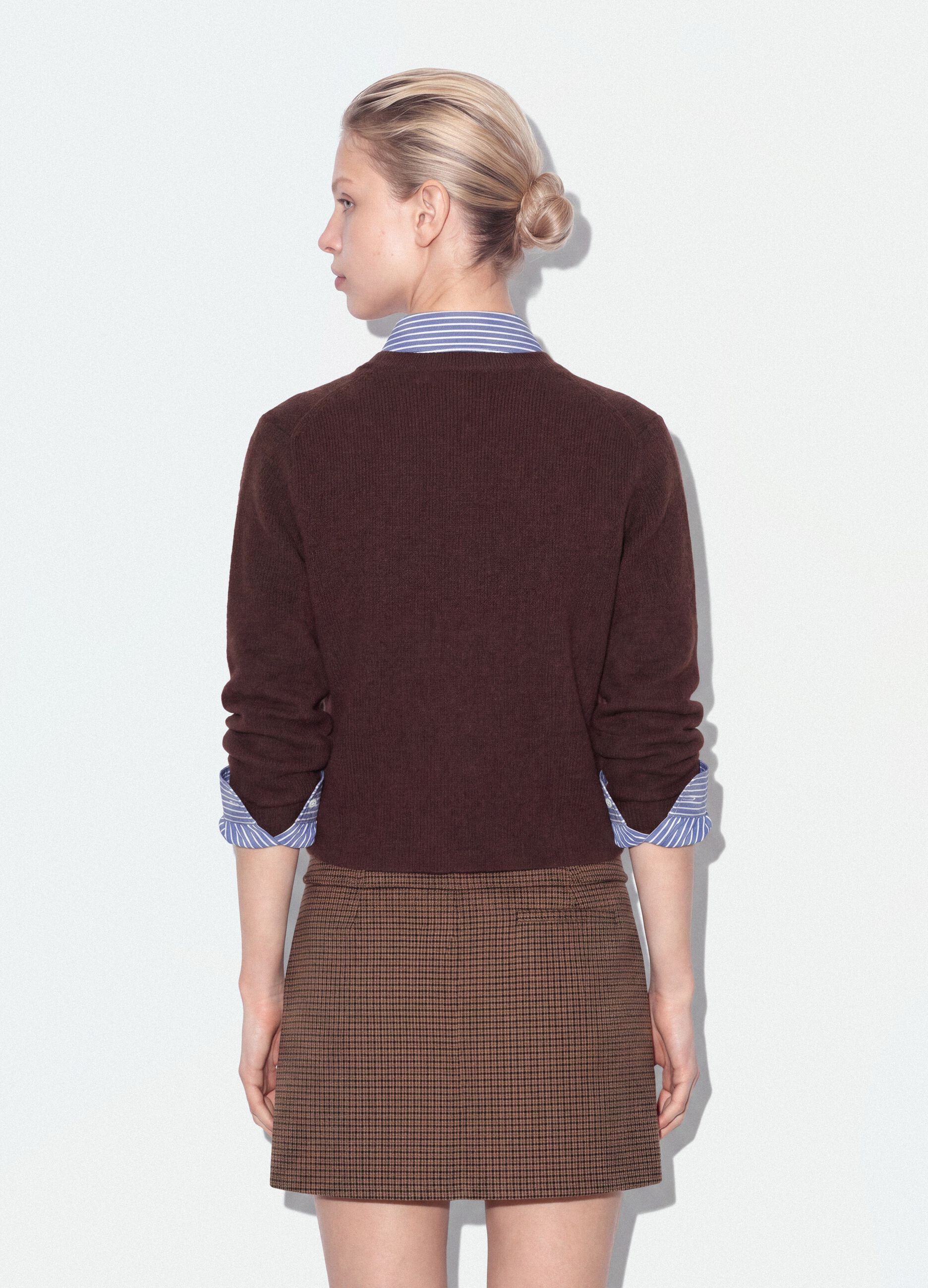 Cardigan marrone girocollo in misto lyocell e lana over fit