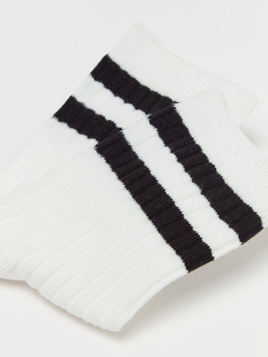 Two-pair pack tennis socks with striped details_2