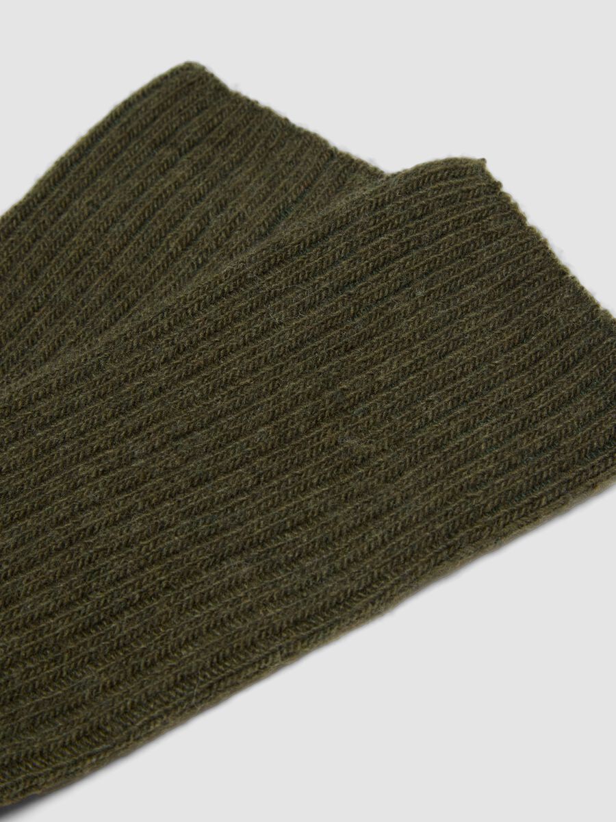 Calzini verdi a costine in lana, viscosa e cashmere elasticizzato_2