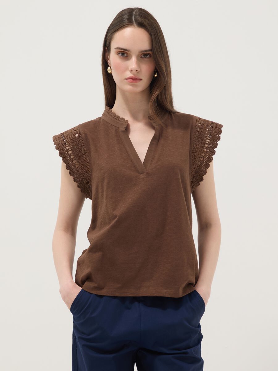Brown pure cotton T-shirt with crochet details, regular fit_0