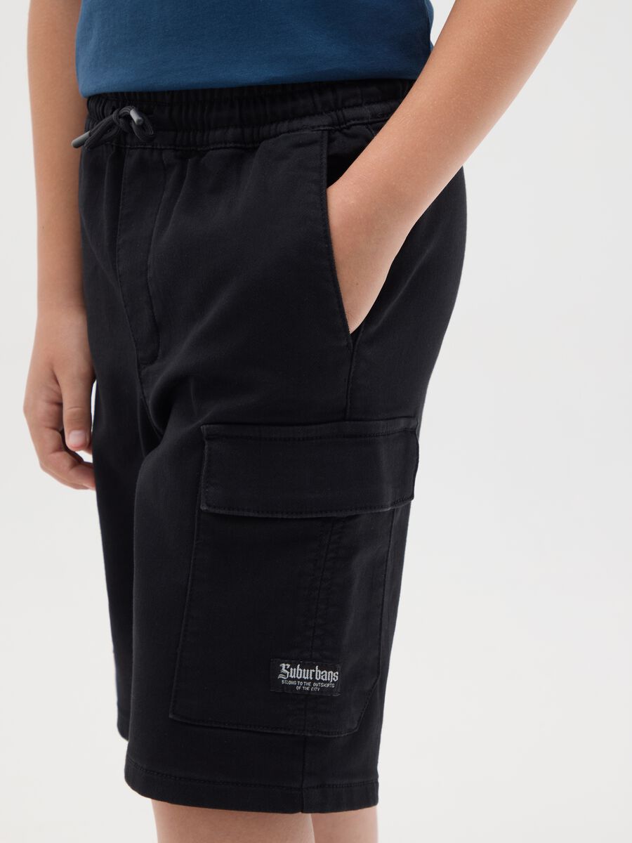 Boys' black cotton blend regular fit shorts with pockets_3