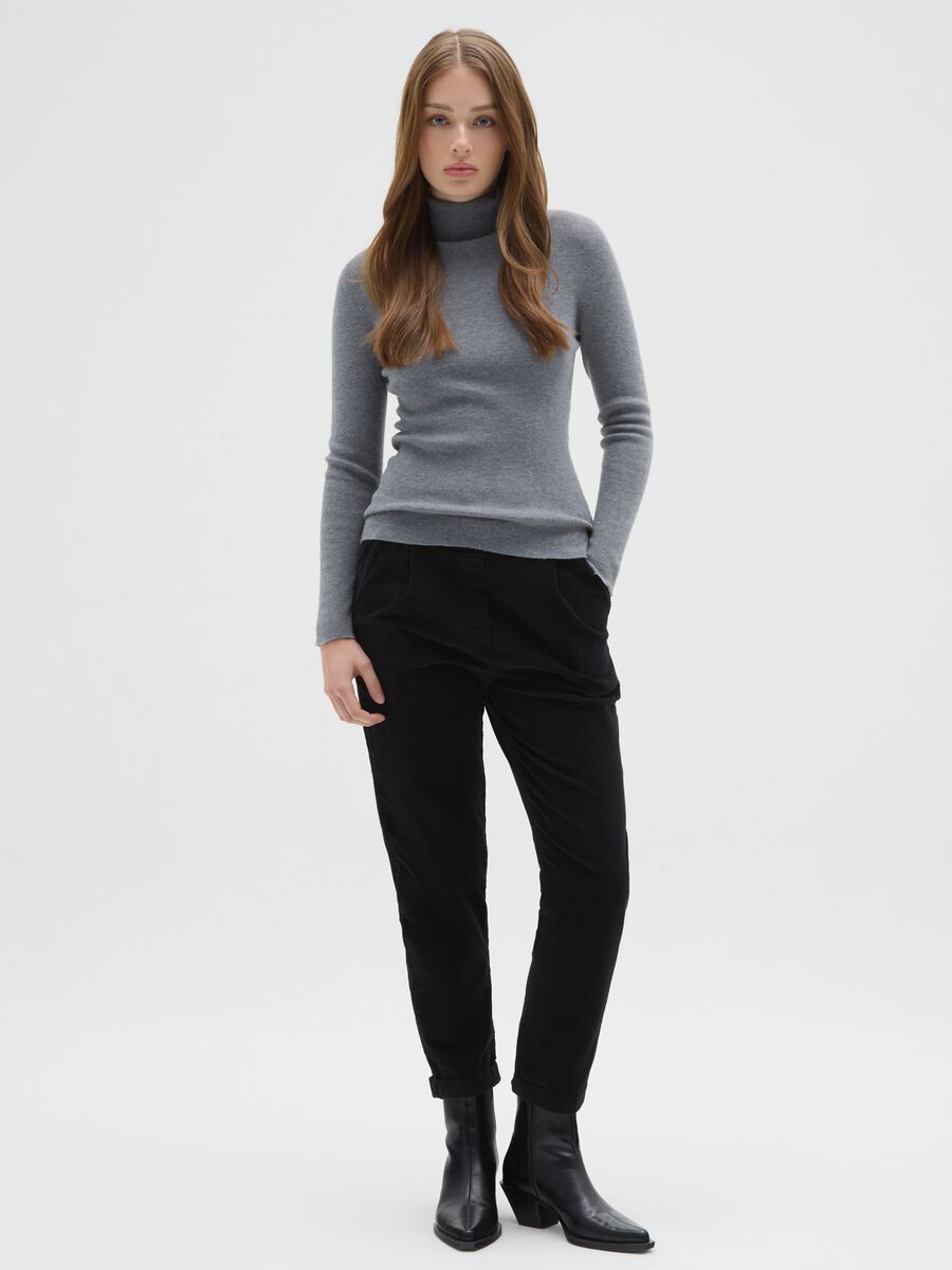 Pantaloni in cotone elasticizzato neri regular fit_0