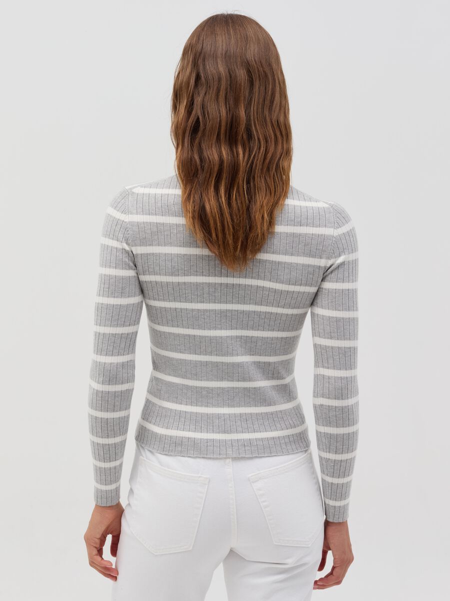 Flat ribbed top with striped pattern_2