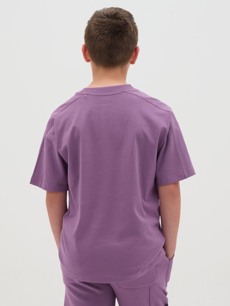 T-shirt da ragazzo in puro cotone viola regular fit con scollo rotondo_2
