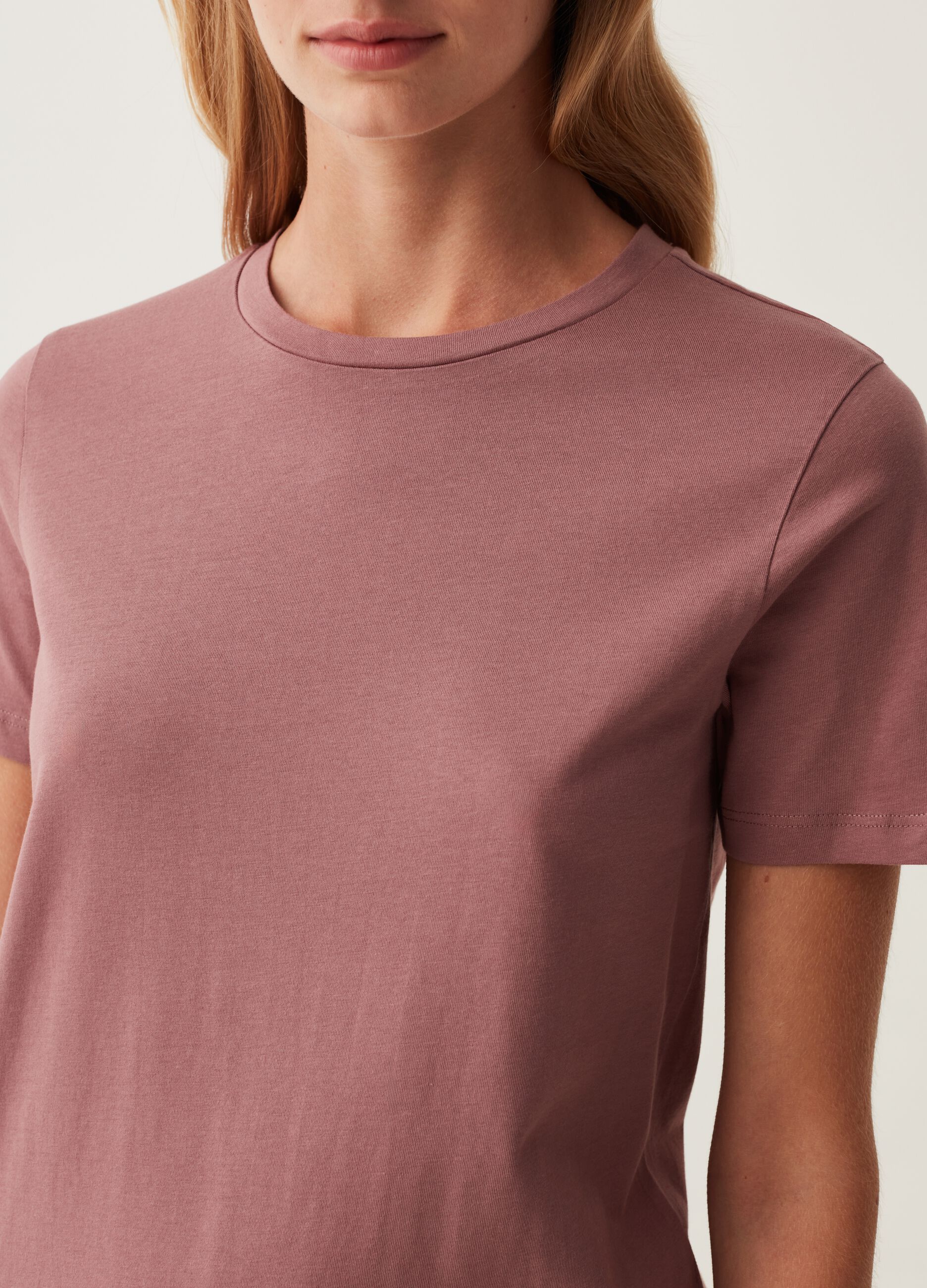 T-shirt in cotone con scollo rotondo_3