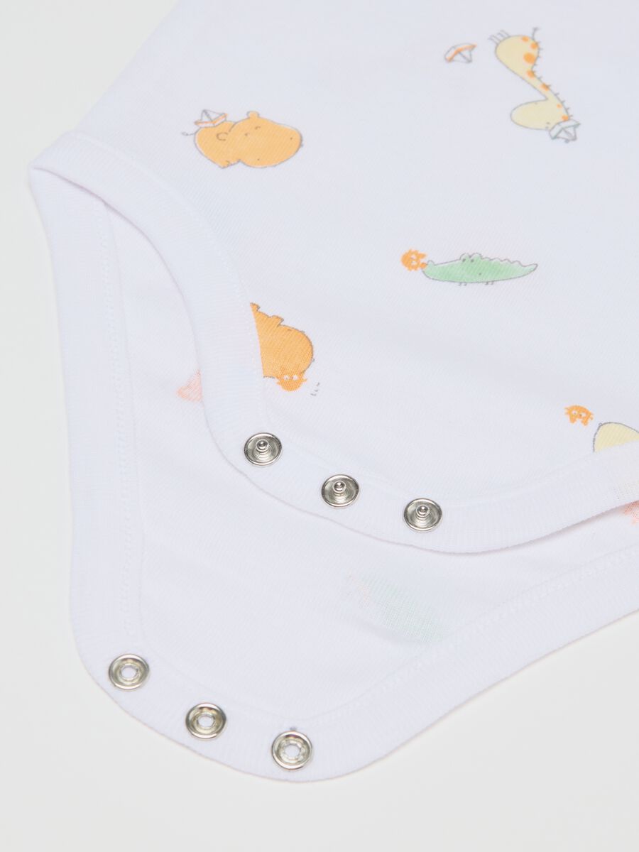 Three-pack white and green sleeveless bodysuits in organic cotton with print_3