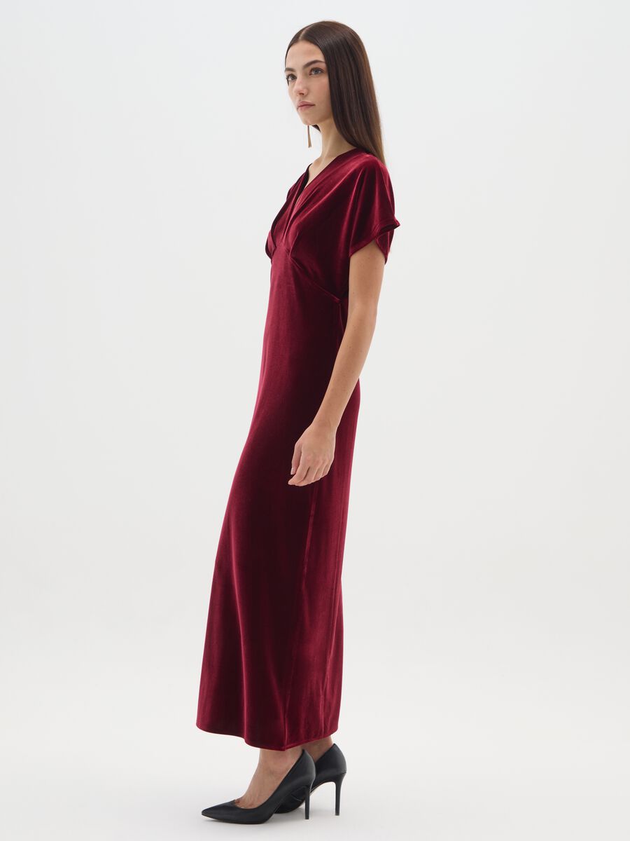 Long red dress with deep V-neck and regular fit long sleeves_1