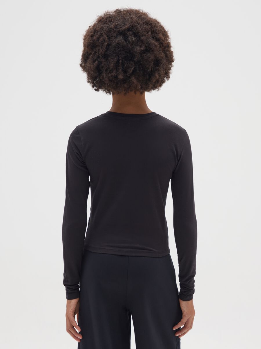 T-shirt da ragazze in cotone elasticizzato nera slim fit con logo Chicago Bulls_1