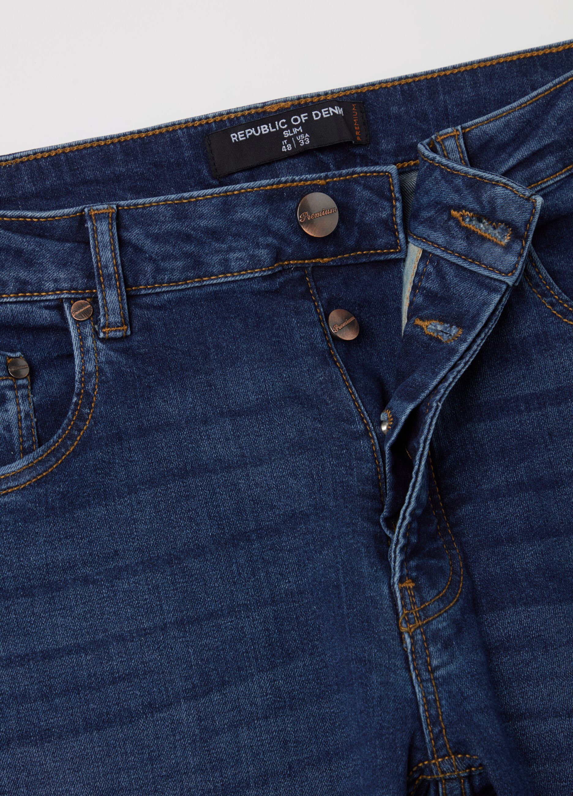 Slim-fit jeans with five pockets